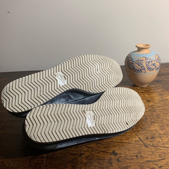 Unique Nike Shoes Women’s Size 9.5 - Picture 6 of 6